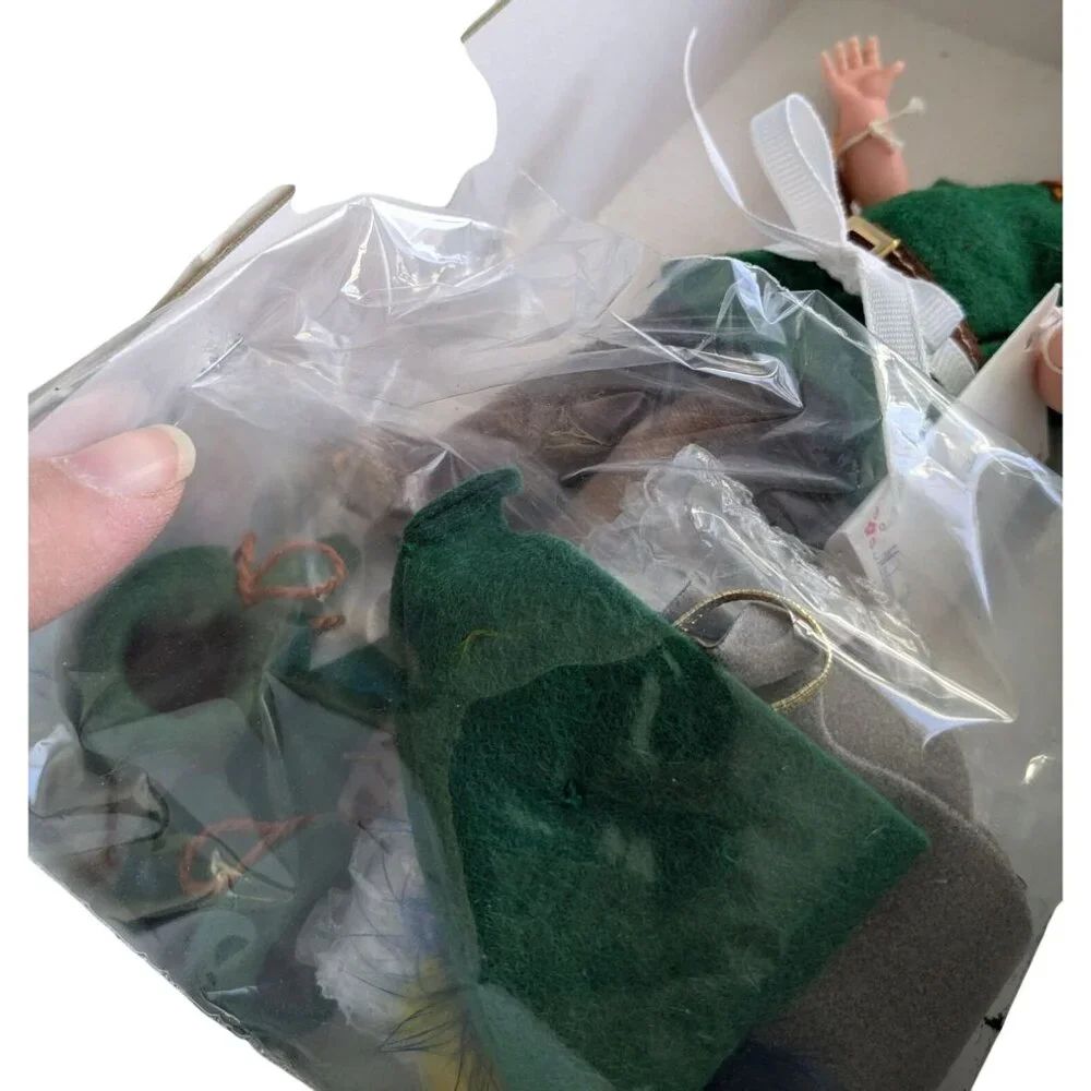 Madame Alexander Peter Pan Doll in Original Box - Picture 5 of 6